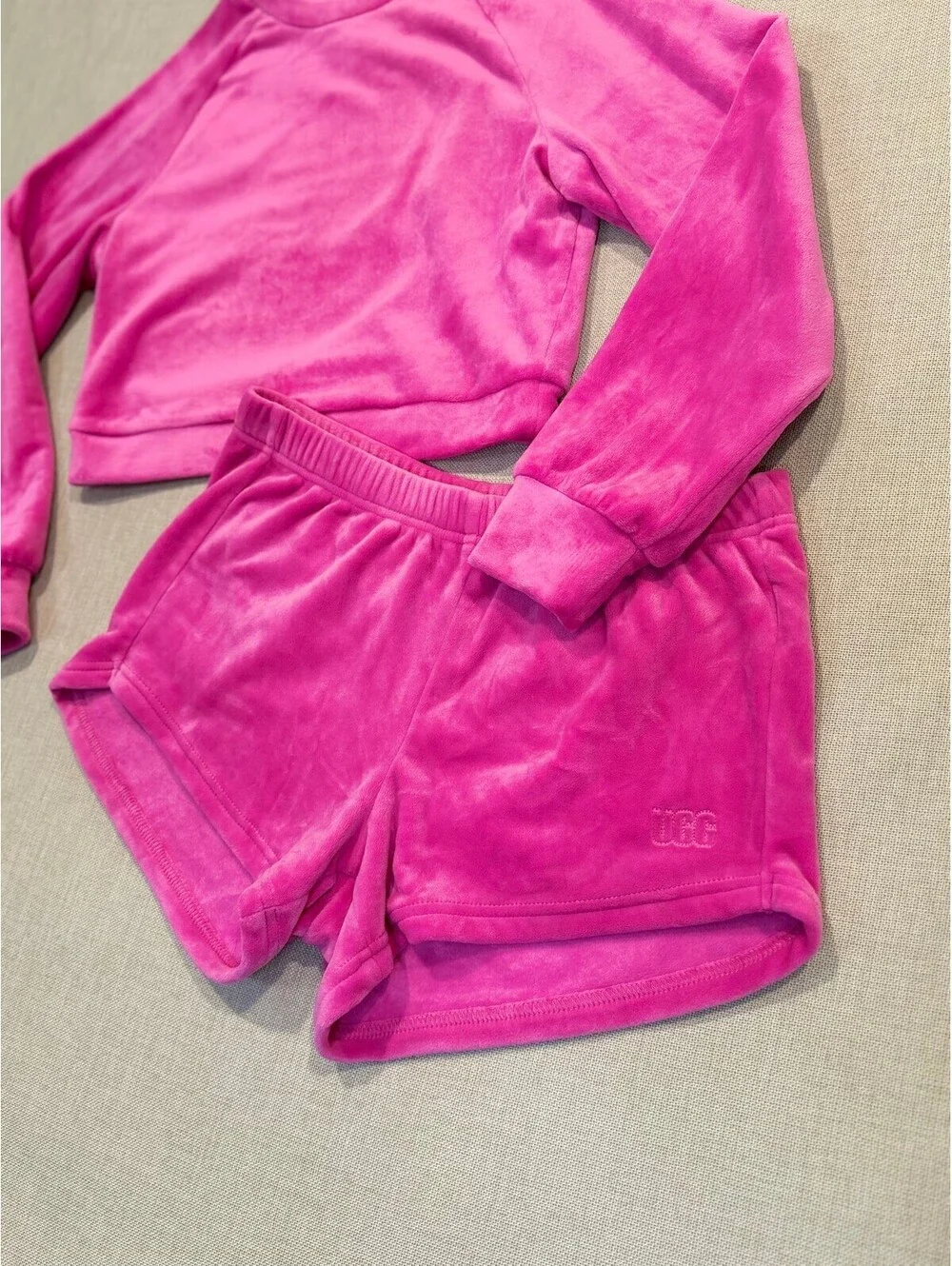 UGG Beckner Cropped Sweatshirt Small & Valerius Shorts in sonic pink. Size Small